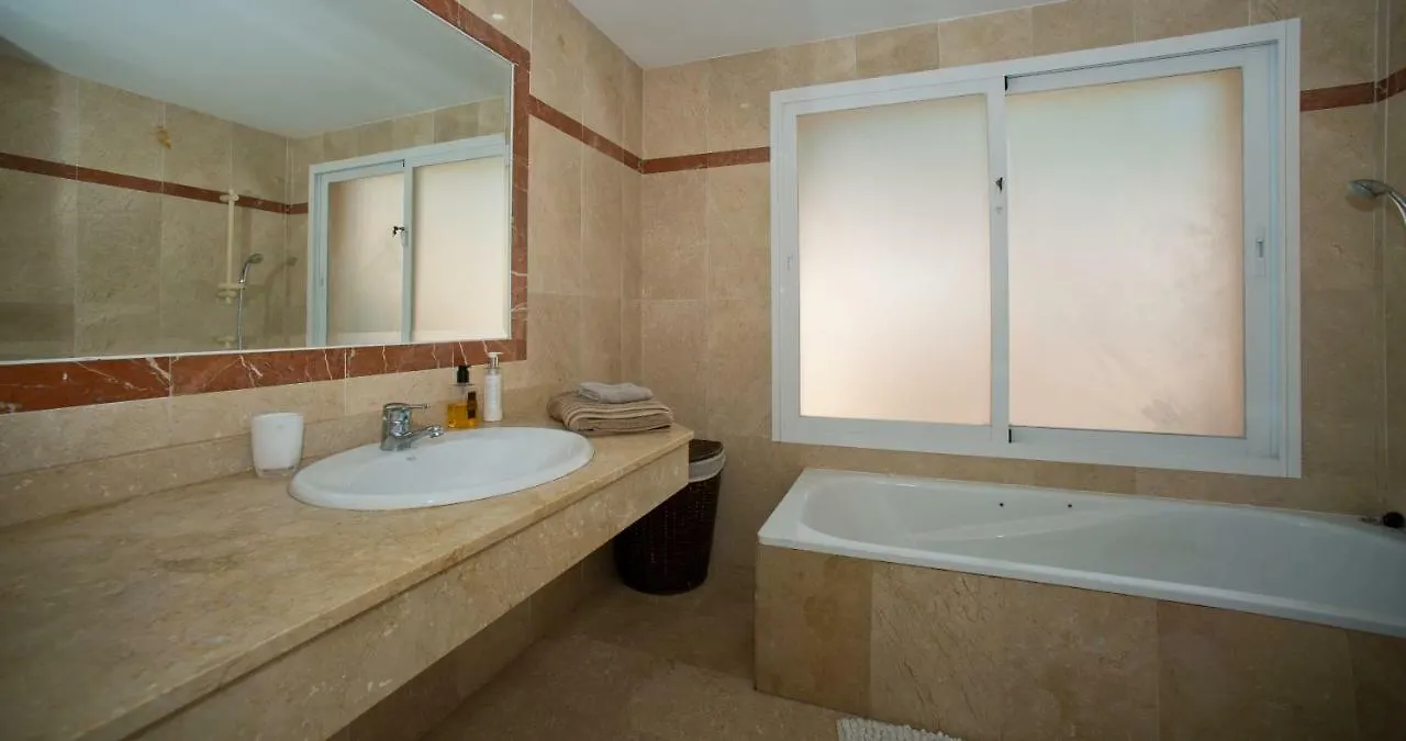 Condes De Iza Nueva Andalucia Villa Marbella 0*,  İspanya